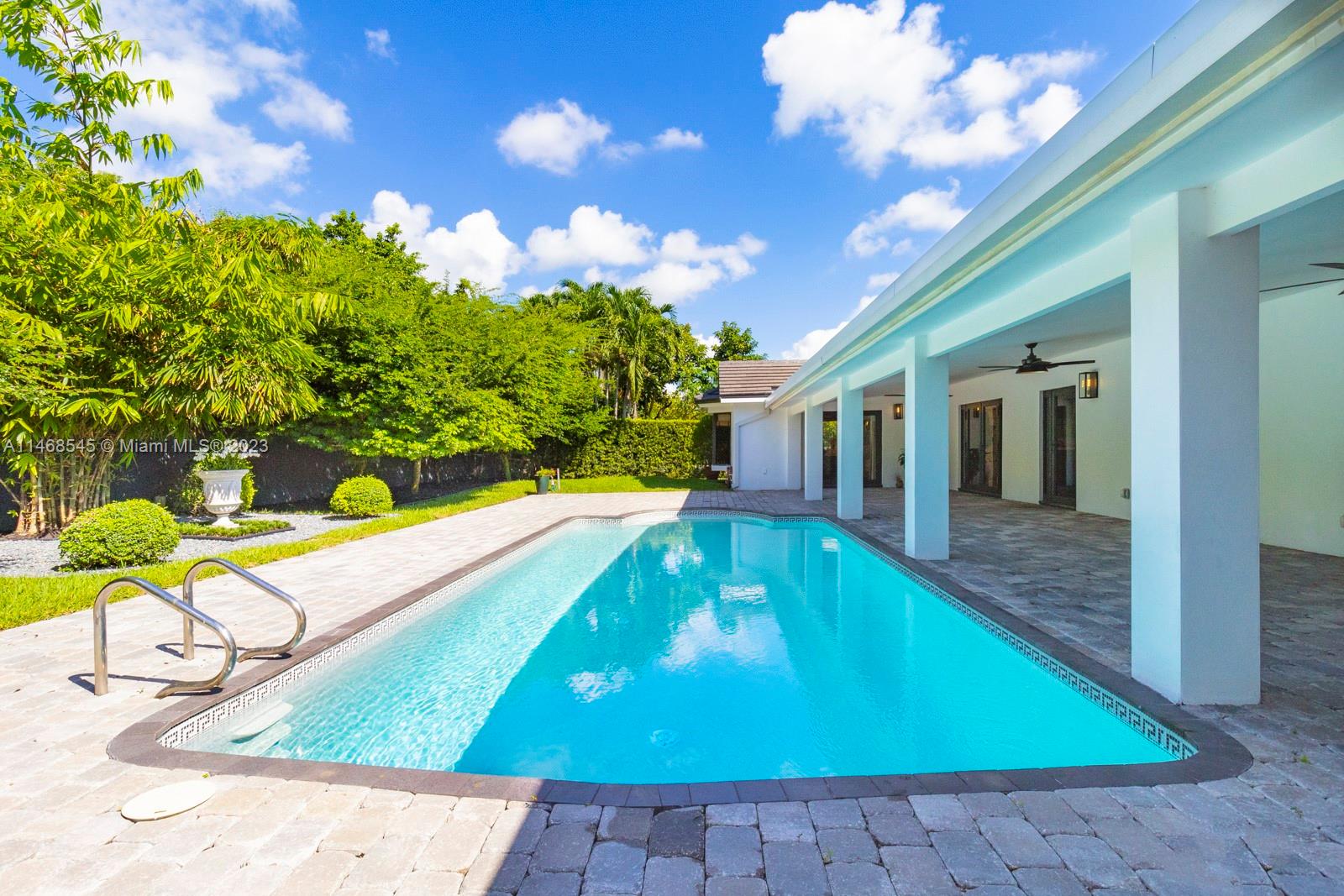 PARIS MANOR NORTH - Residential