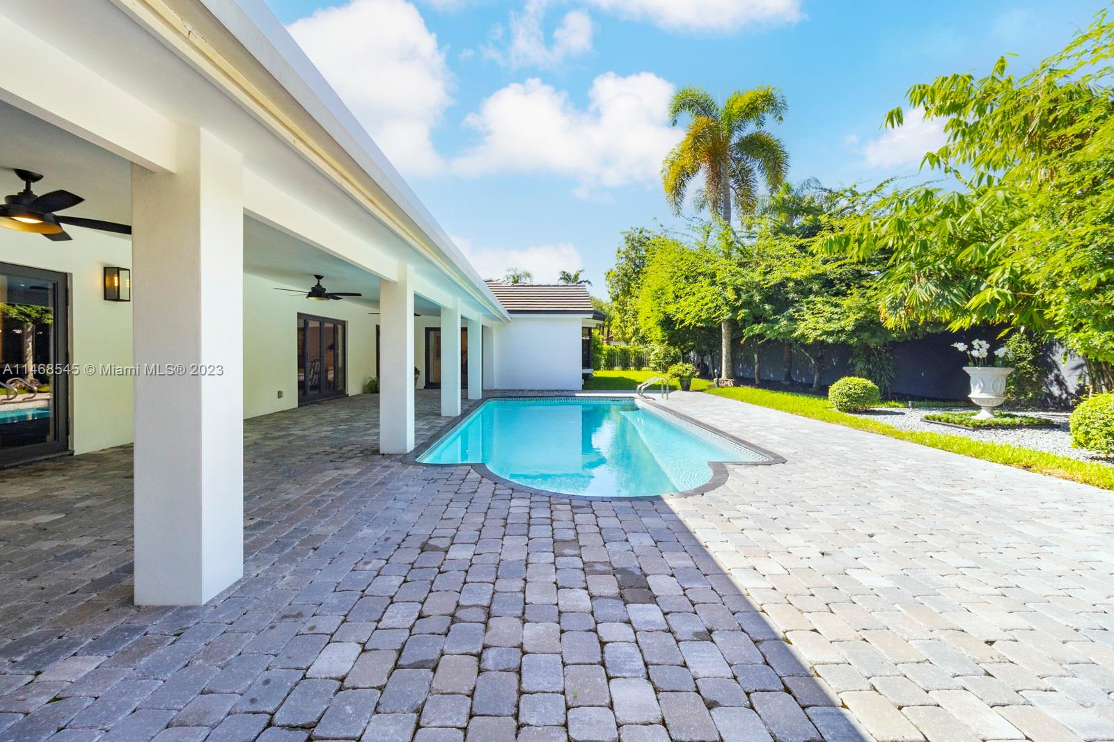 PARIS MANOR NORTH - Residential