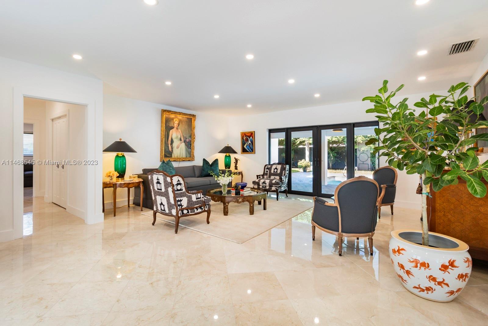 PARIS MANOR NORTH - Residential