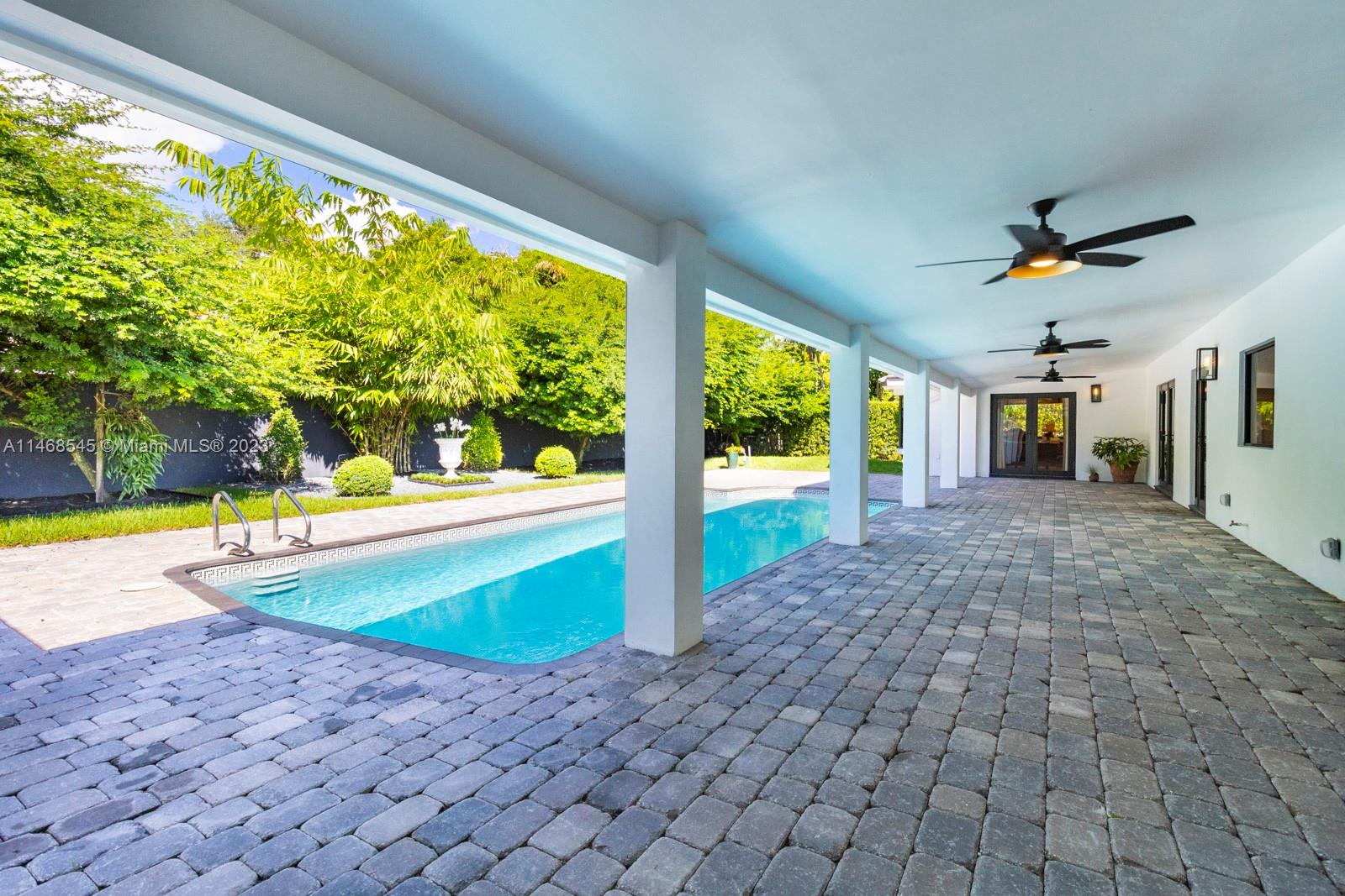 PARIS MANOR NORTH - Residential