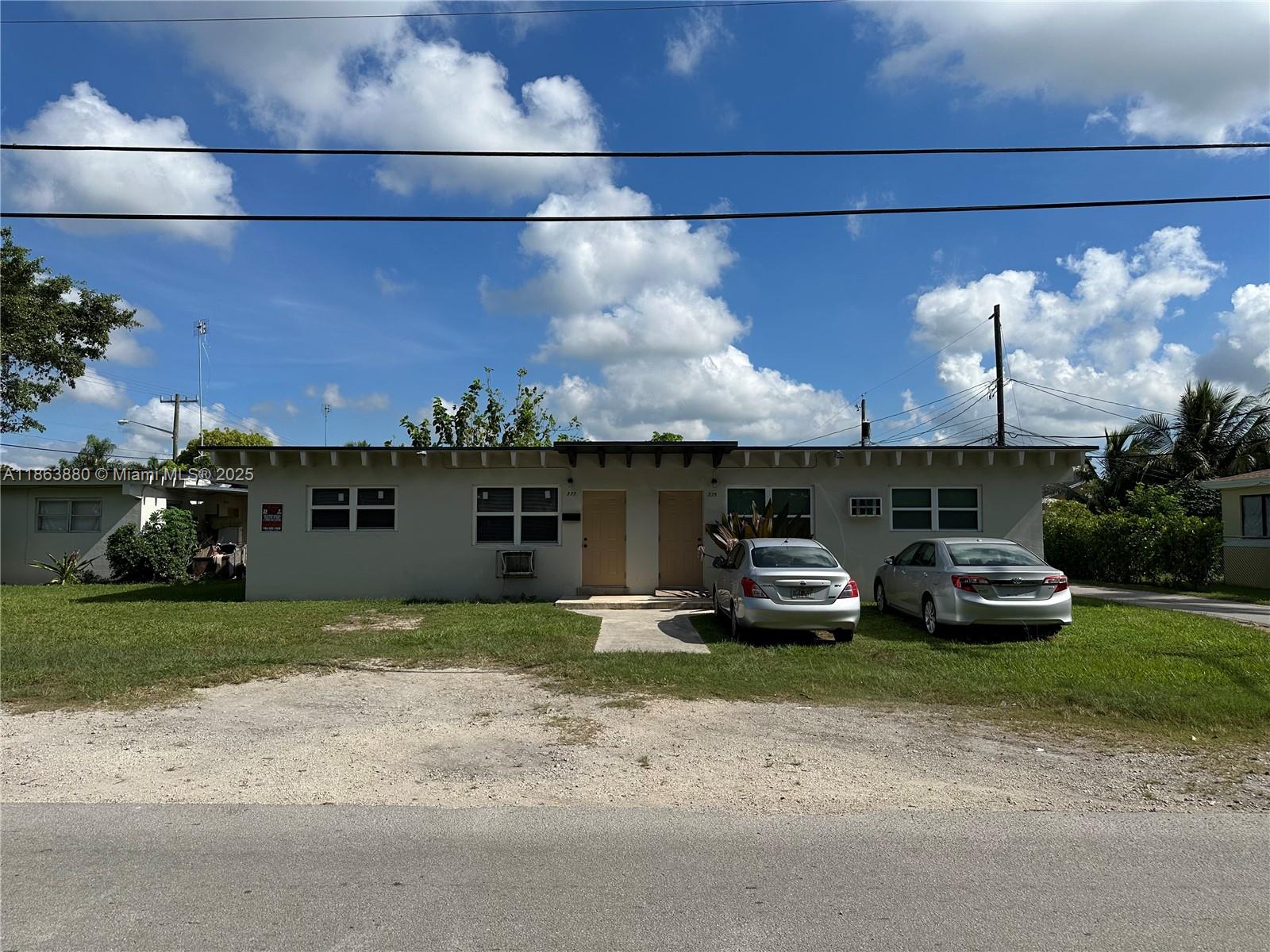 Remodeled 2 bedroom 1 bath located near Krome Ave