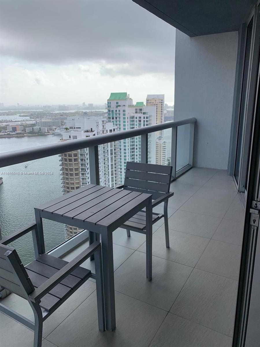 Experience luxury living in this beautifully furnished unit. Enjoy the convenience of included Internet, Cable, and Water.
The building offers exceptional amenities, including an expansive pool area, Jacuzzi, gym, fitness classes, spa, sauna, restaurants, café, game room, and 24/7 valet parking and concierge services. Located in the vibrant heart of Brickell, you're within walking distance to top-tier restaurants, bars, markets, a cinema, Brickell City Center mall, and more.
AVAILABLE NOW > NO Subleasing
