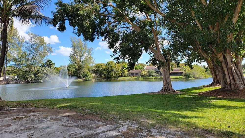 Welcome to Paradise at Costa del Sol!
This beautifully maintained 4-bedroom, 2.5-bathroom corner-lot townhome offers 1,712 sqft of single-story living space in one of Doral’s most sought-after golf communities. The home features a private patio with serene golf course and lake views, ideal for relaxing or entertaining.Enjoy a smart layout that blends comfort and privacy, plus access to resort-style amenities: tennis/pickleball courts, basketball courts, clubhouse, and pool. The HOA includes water, insurance, roof maintenance, and 24/7 security.Restaurant A few blocks Central Park Water Park, Dolphin Mall, CityPlace Doral, Publix, Baptist Hospital, restaurants, and more, this residence combines lifestyle, comfort, gated community with three private entrances.?? Costa del Sol – Doral, FL