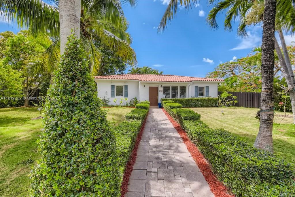 6890 Sw 51st St, Miami, Broward County, Florida - 3 Bedrooms  
2 Bathrooms - 