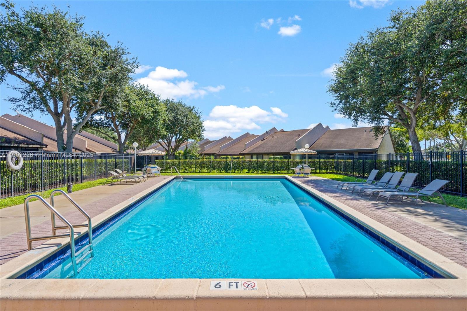 MAPLELEAF PATIO VILLAS AT - Residential