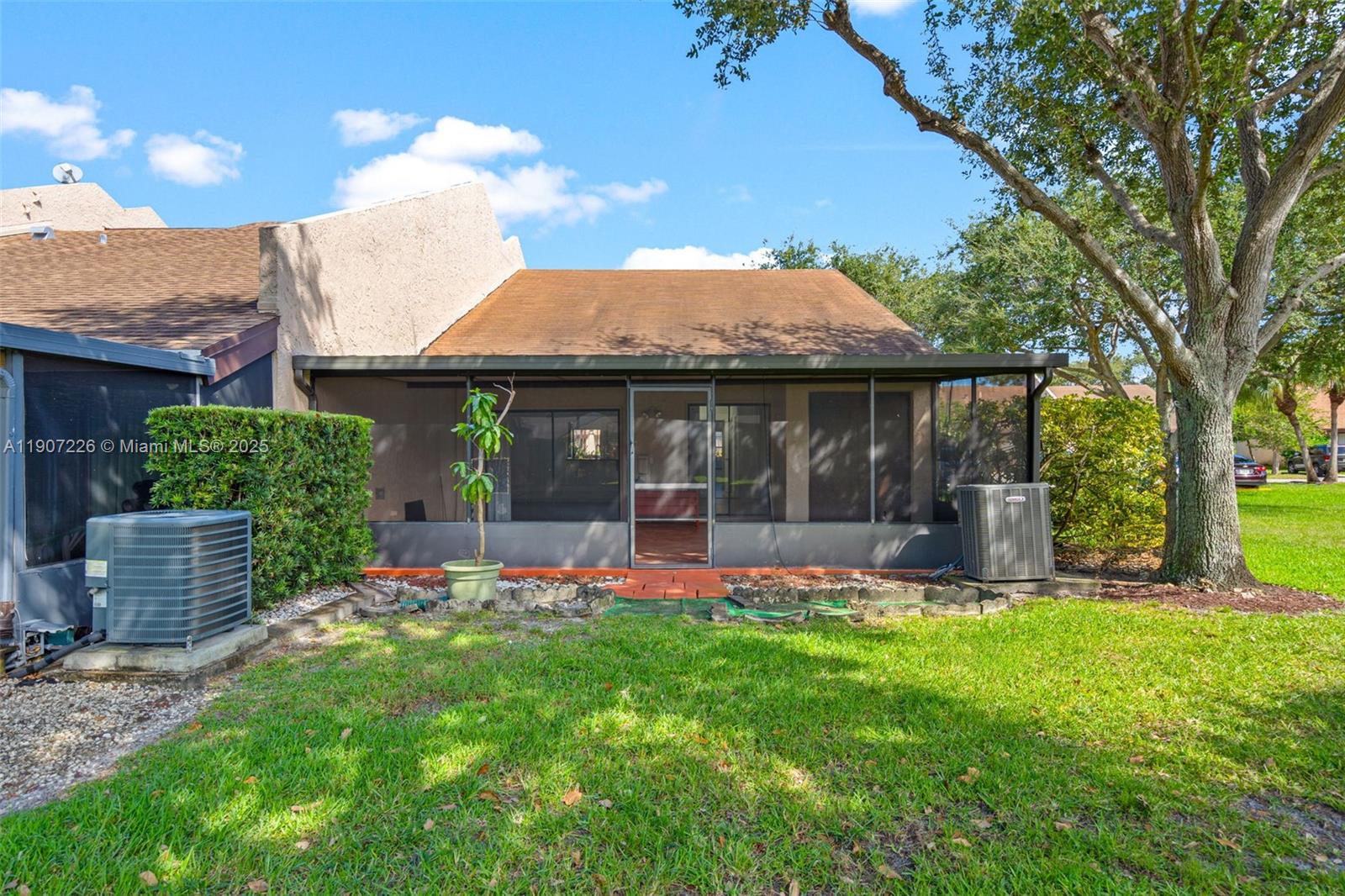 MAPLELEAF PATIO VILLAS AT - Residential