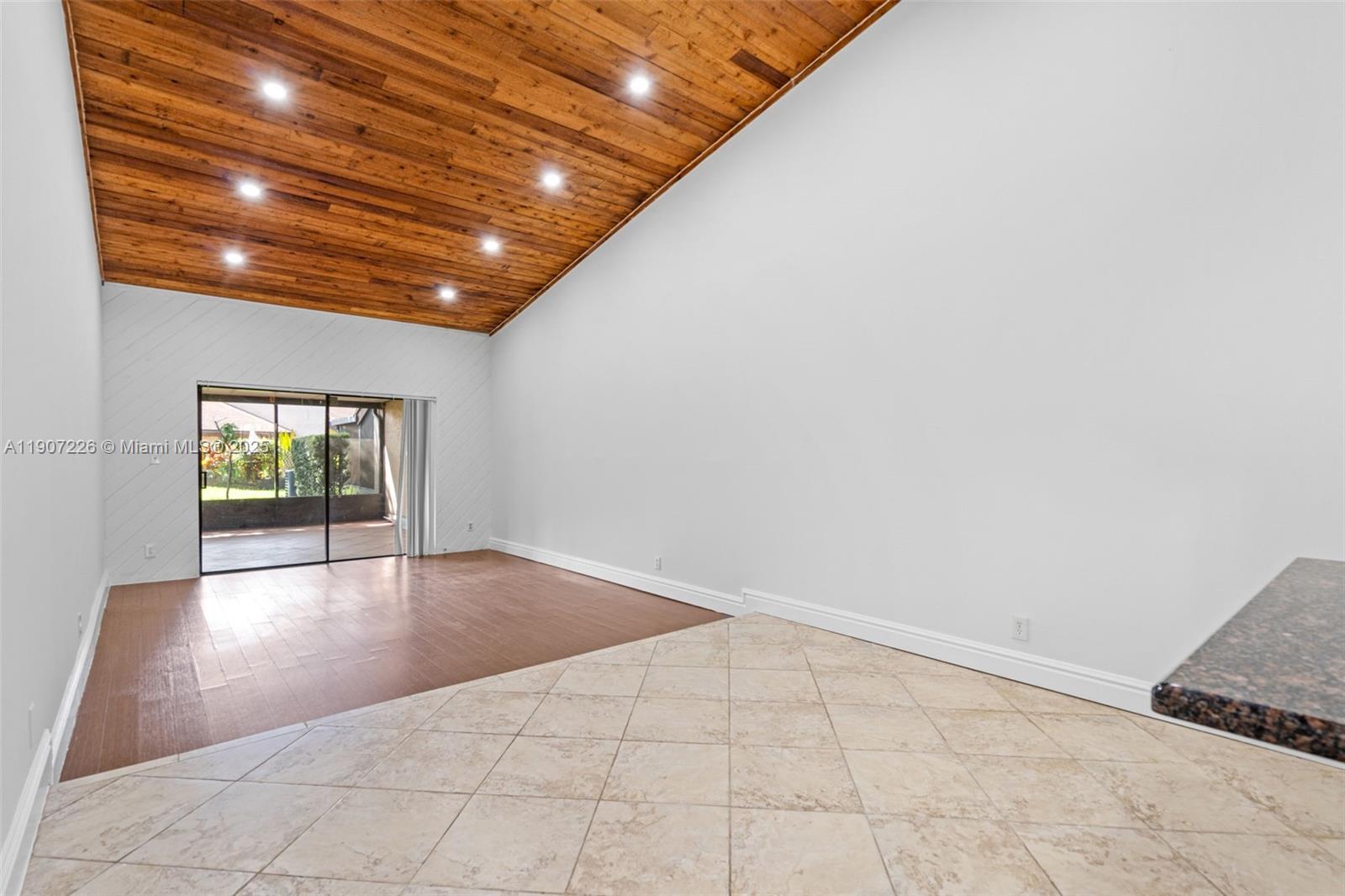 MAPLELEAF PATIO VILLAS AT - Residential