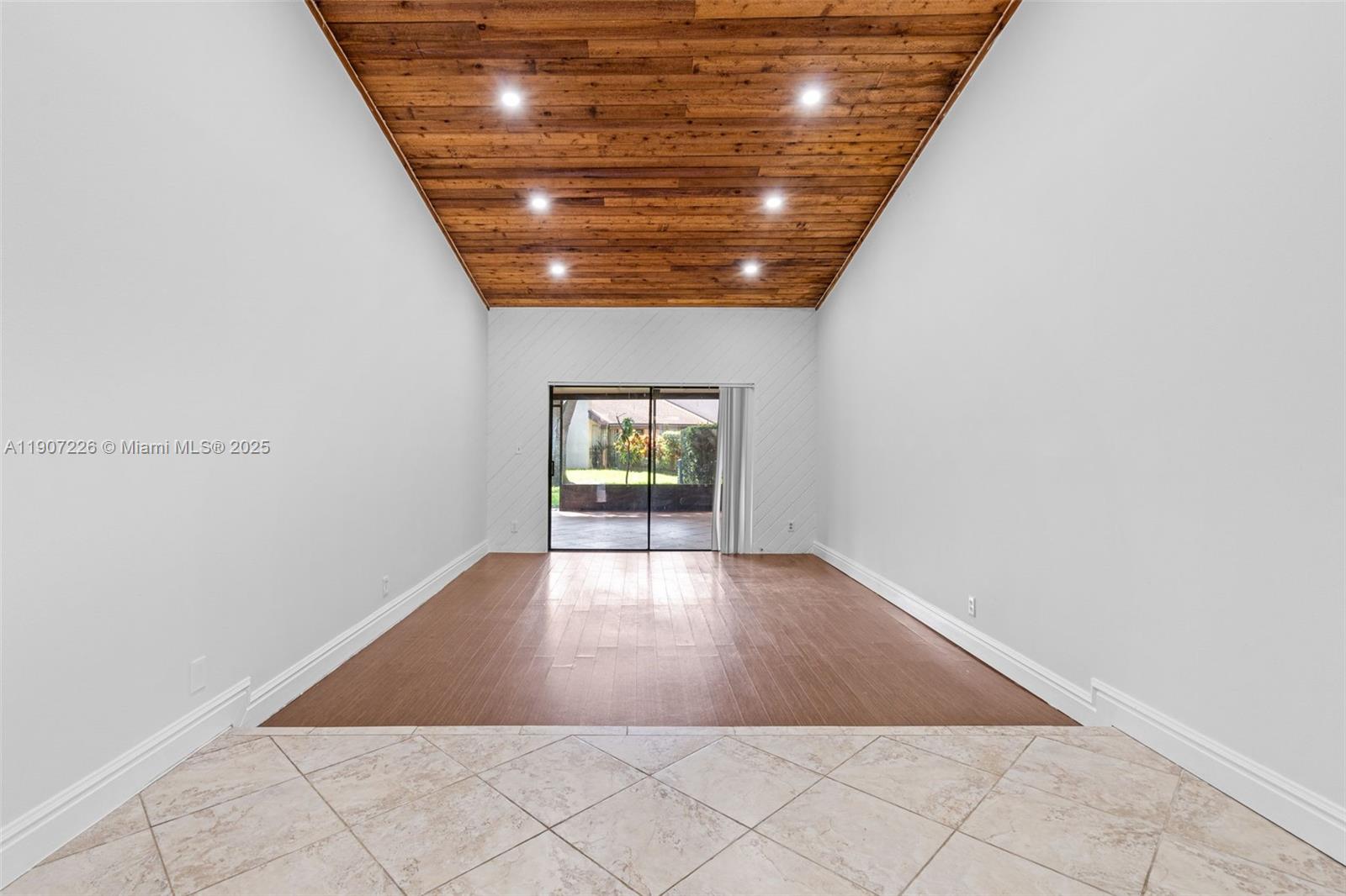 MAPLELEAF PATIO VILLAS AT - Residential