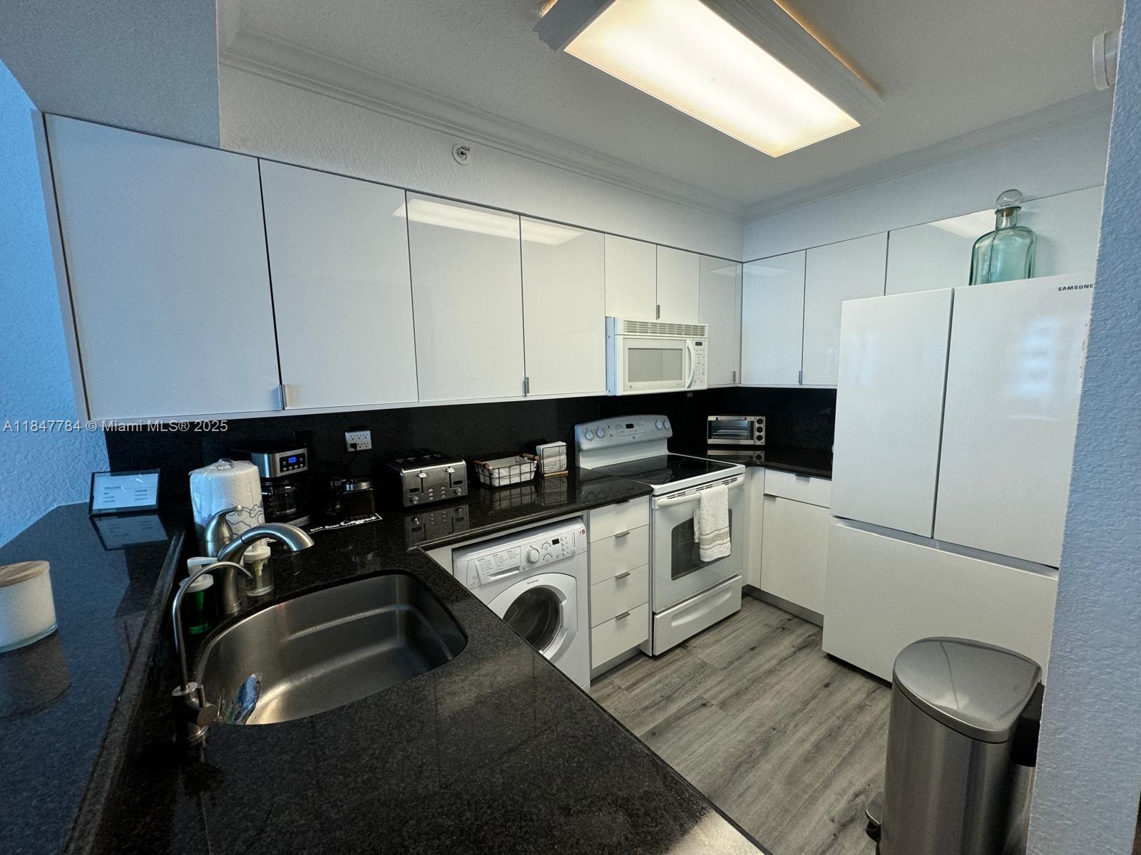 WAVE CONDO - Residential Lease