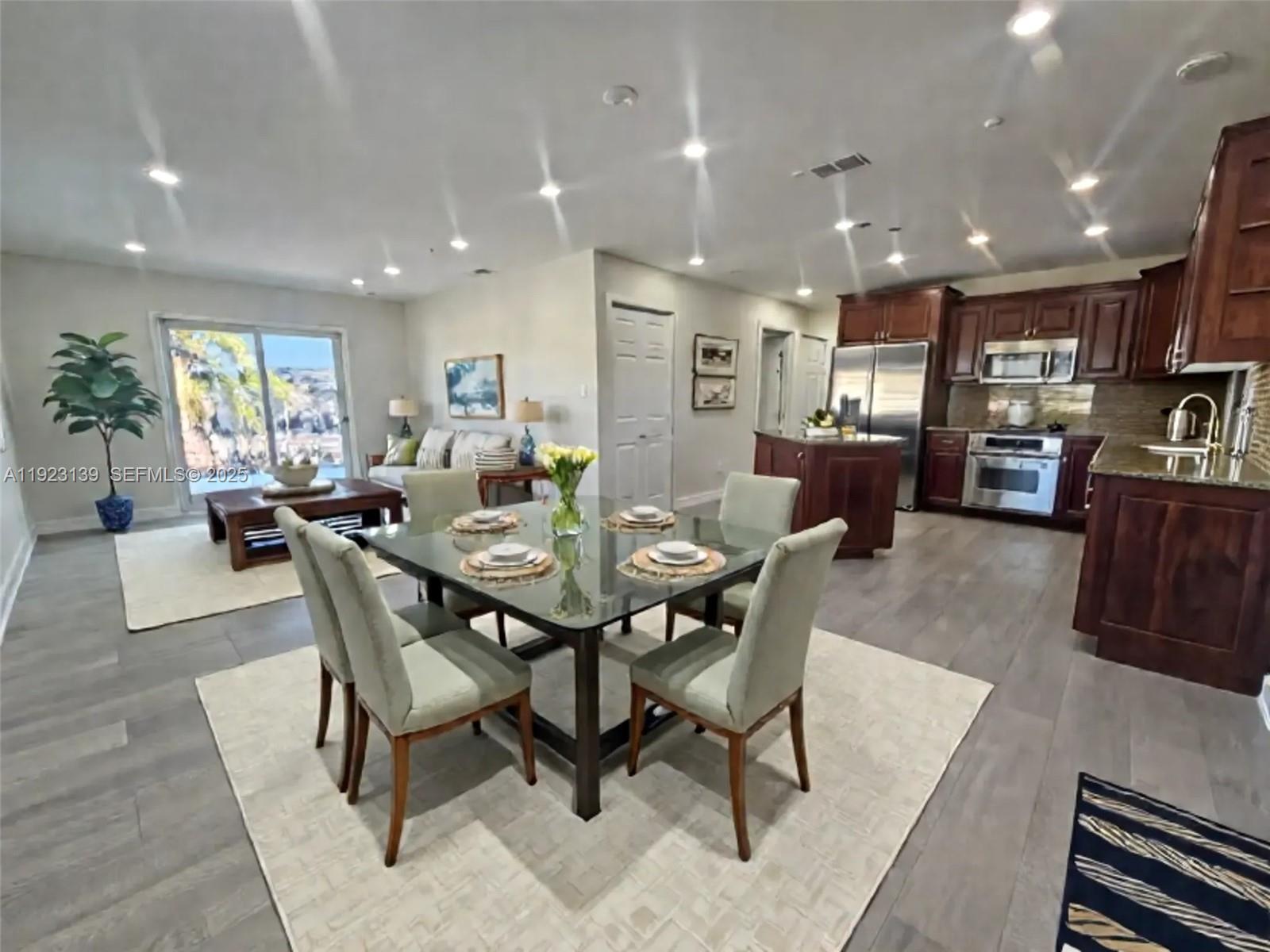 PORT LARGO 5TH ADD - Residential