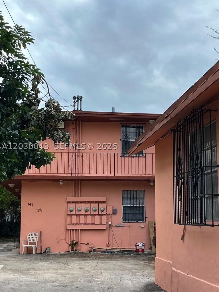 View photos, virtual tours, details... 934 SW 3rd St