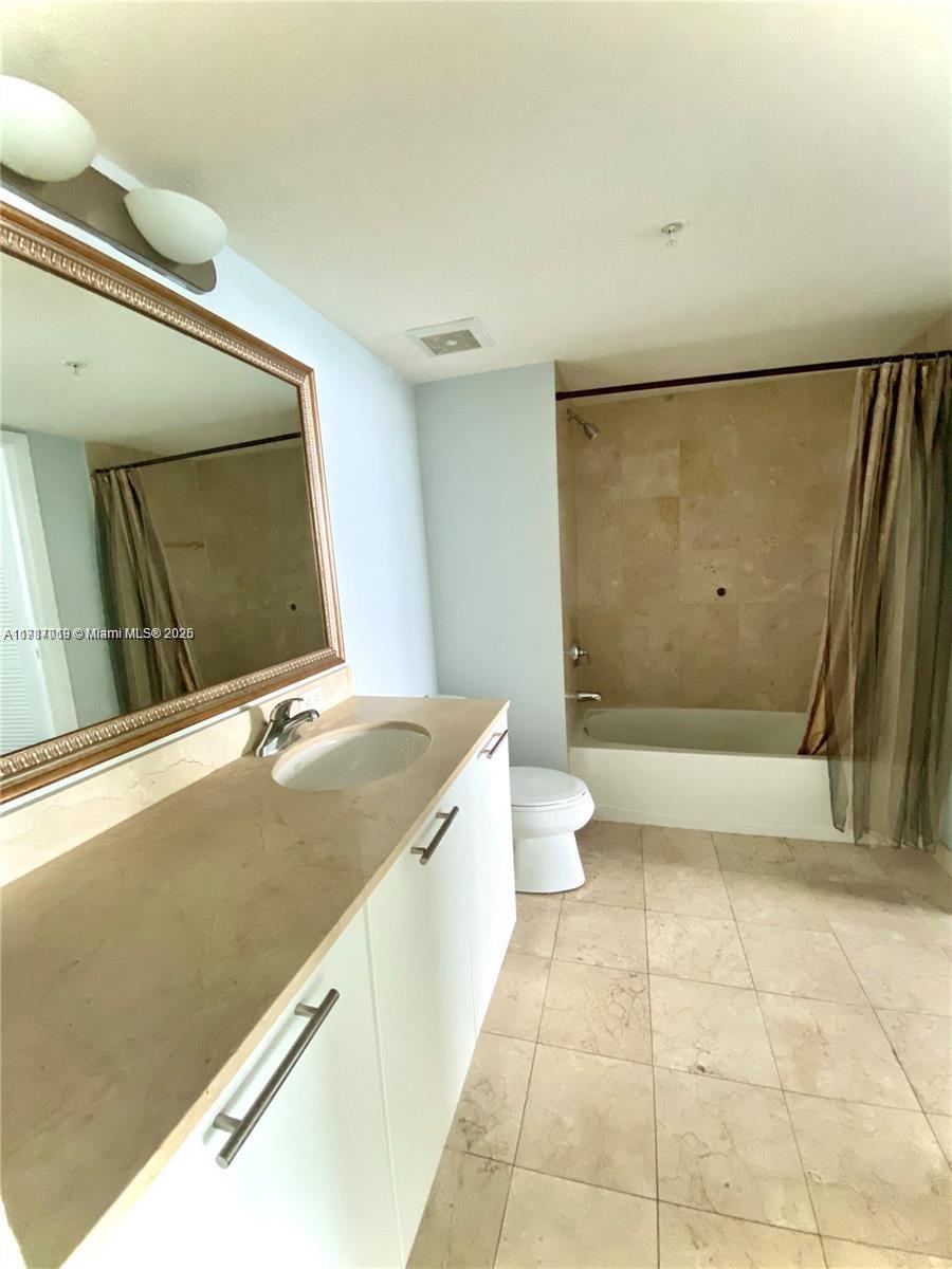 1800 CLUB CONDO - Residential