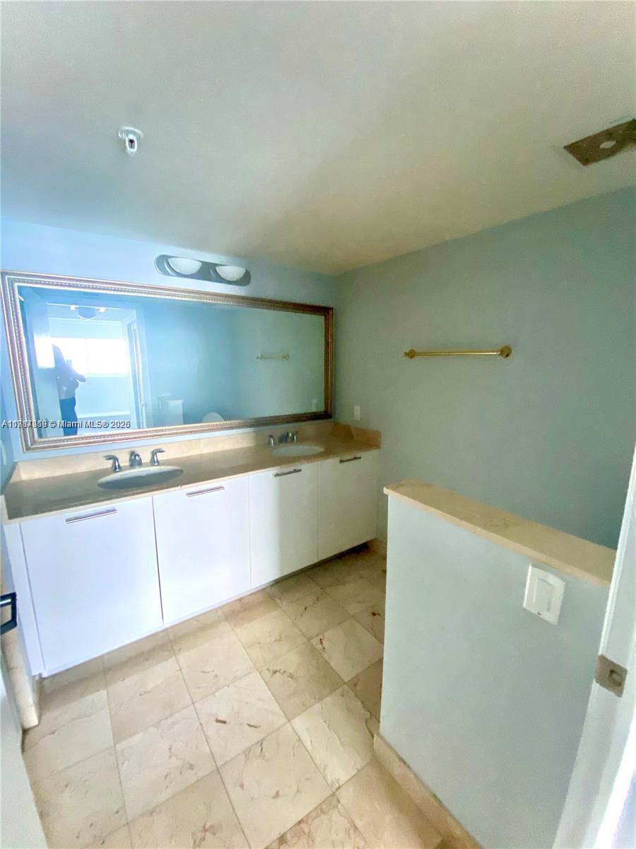 1800 CLUB CONDO - Residential