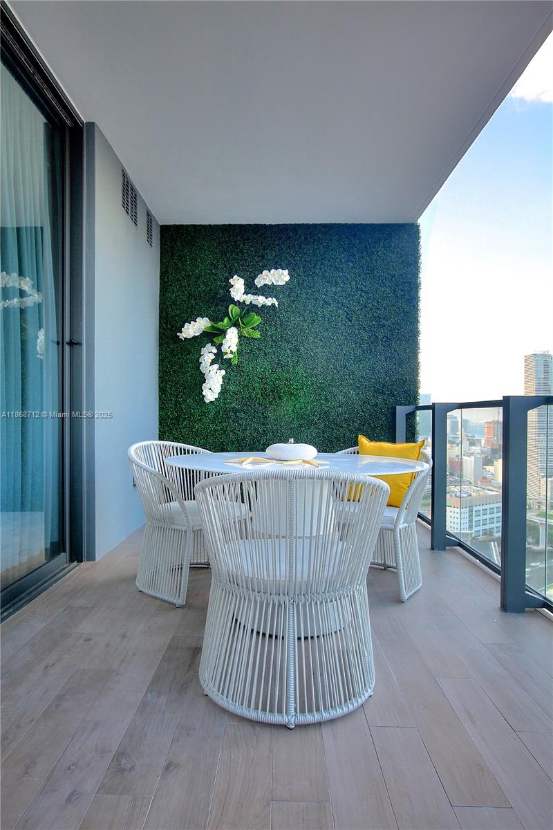 RISE CONDO - Residential