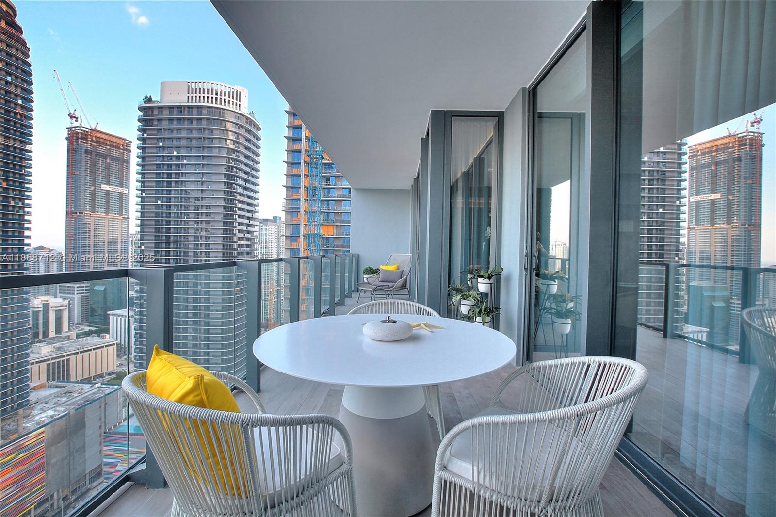 RISE CONDO - Residential