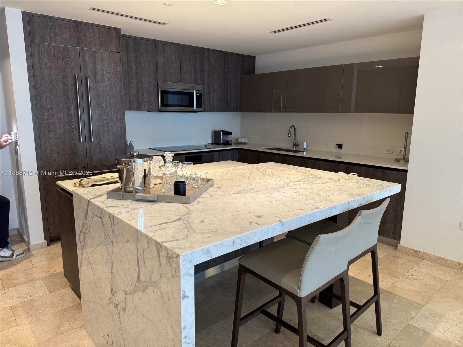 RISE CONDO - Residential