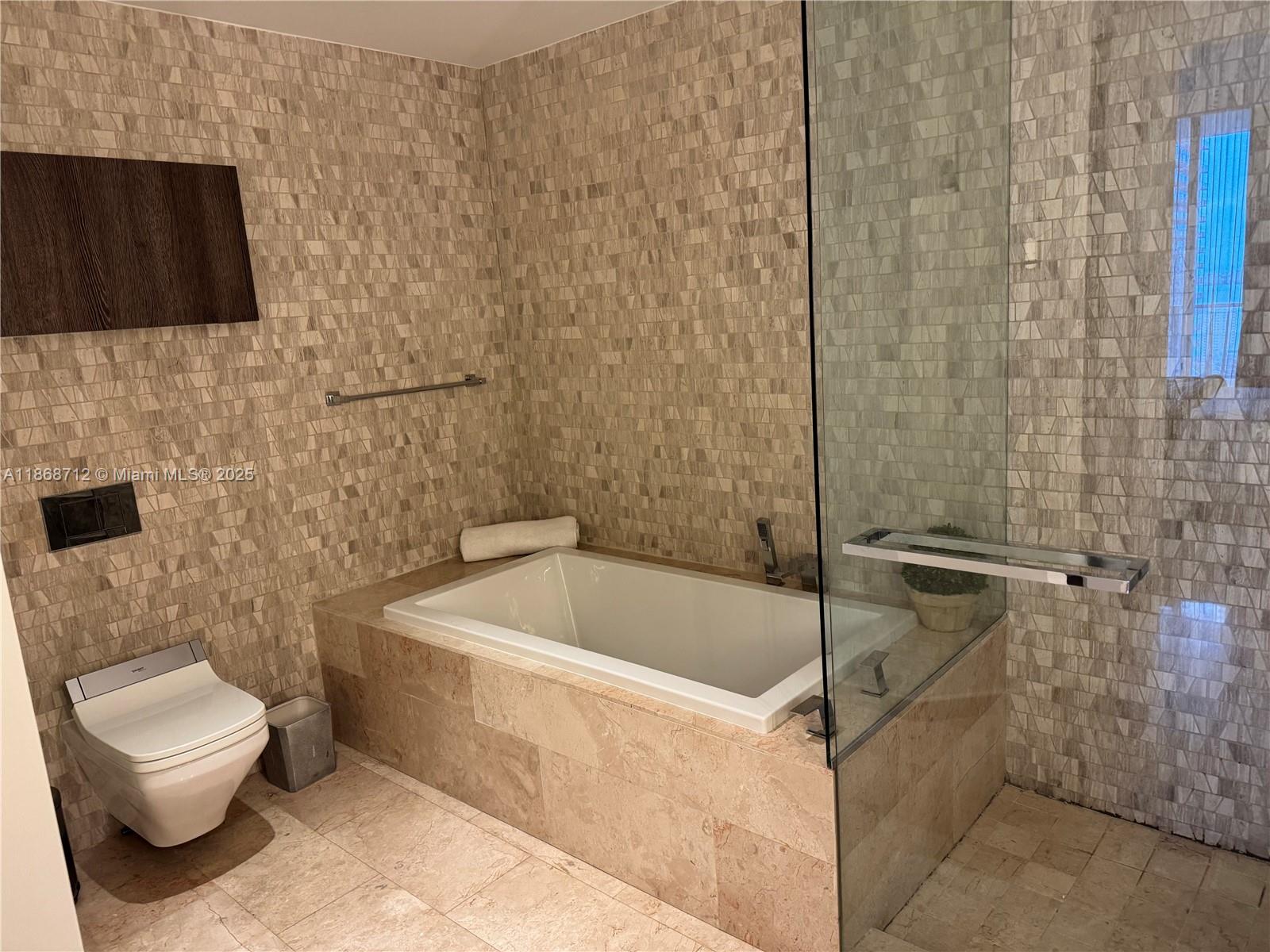 RISE CONDO - Residential