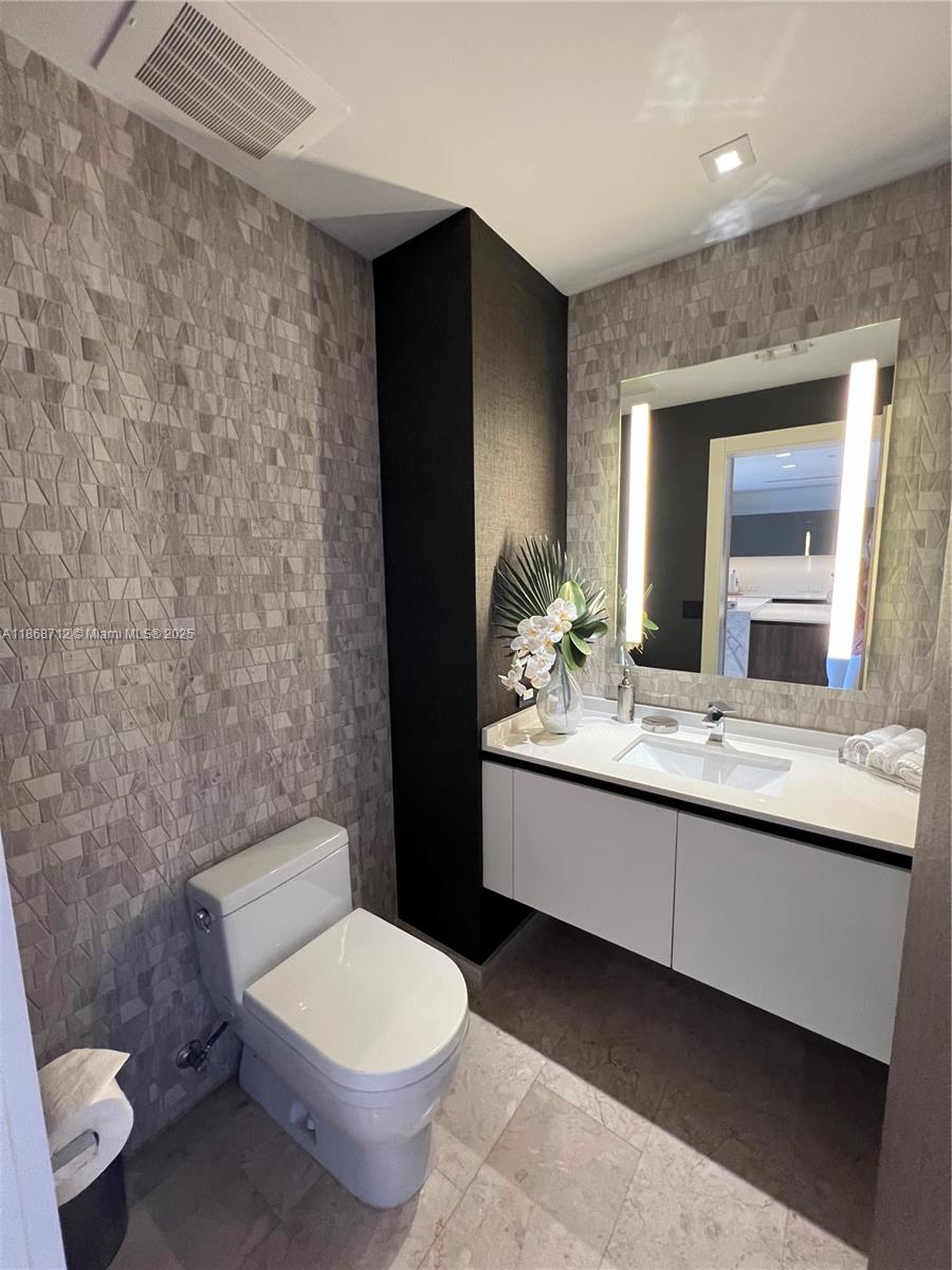 RISE CONDO - Residential