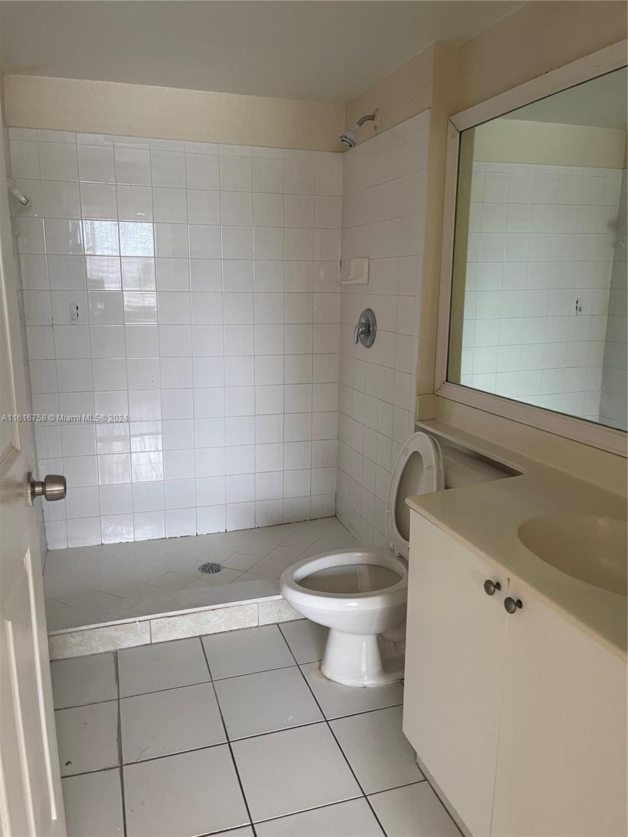 VISTA TRACE 2 CONDO - Residential Lease