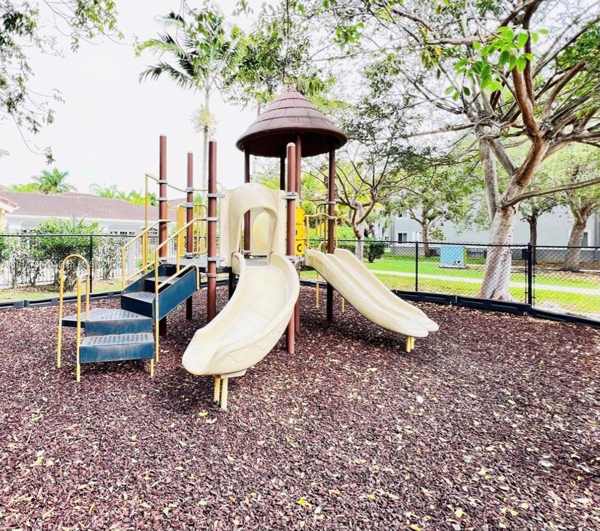 VISTA TRACE 2 CONDO - Residential Lease