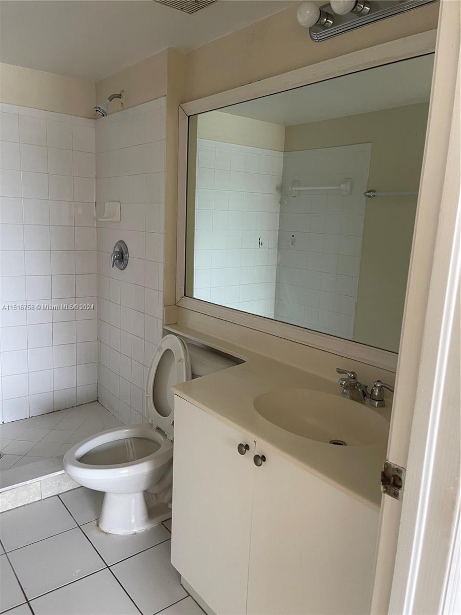 VISTA TRACE 2 CONDO - Residential Lease