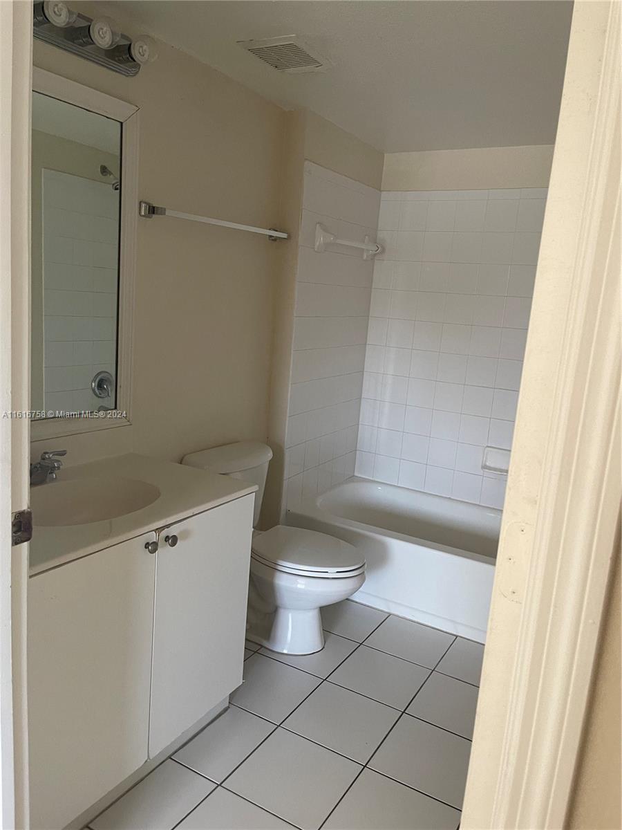 VISTA TRACE 2 CONDO - Residential Lease