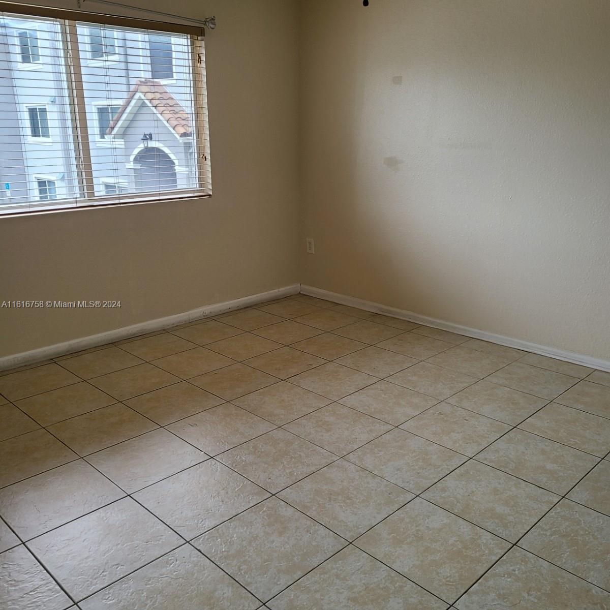 VISTA TRACE 2 CONDO - Residential Lease