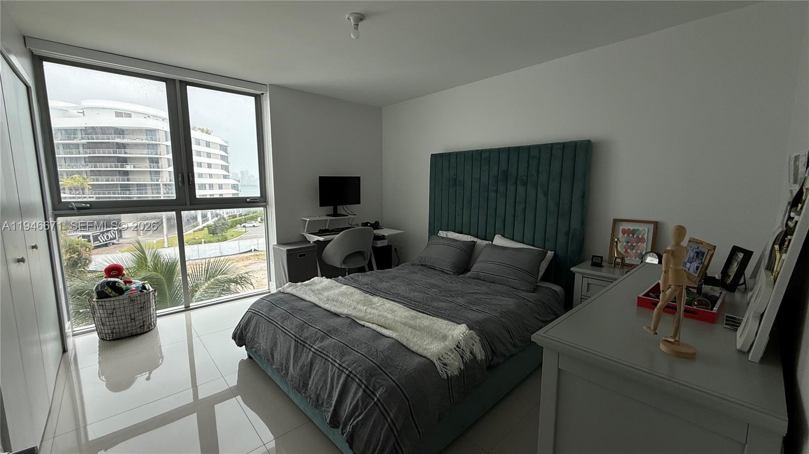 THE PALMS CONDO - Residential