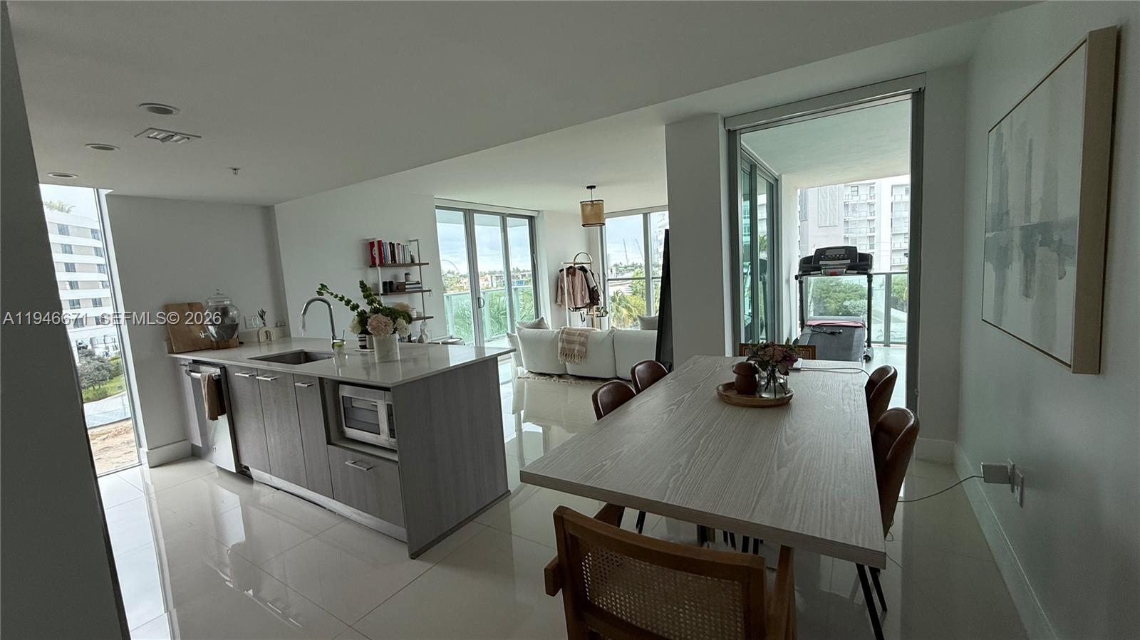 THE PALMS CONDO - Residential