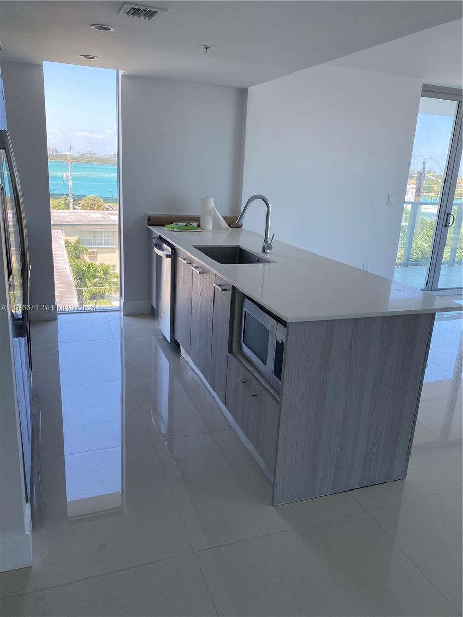 THE PALMS CONDO - Residential