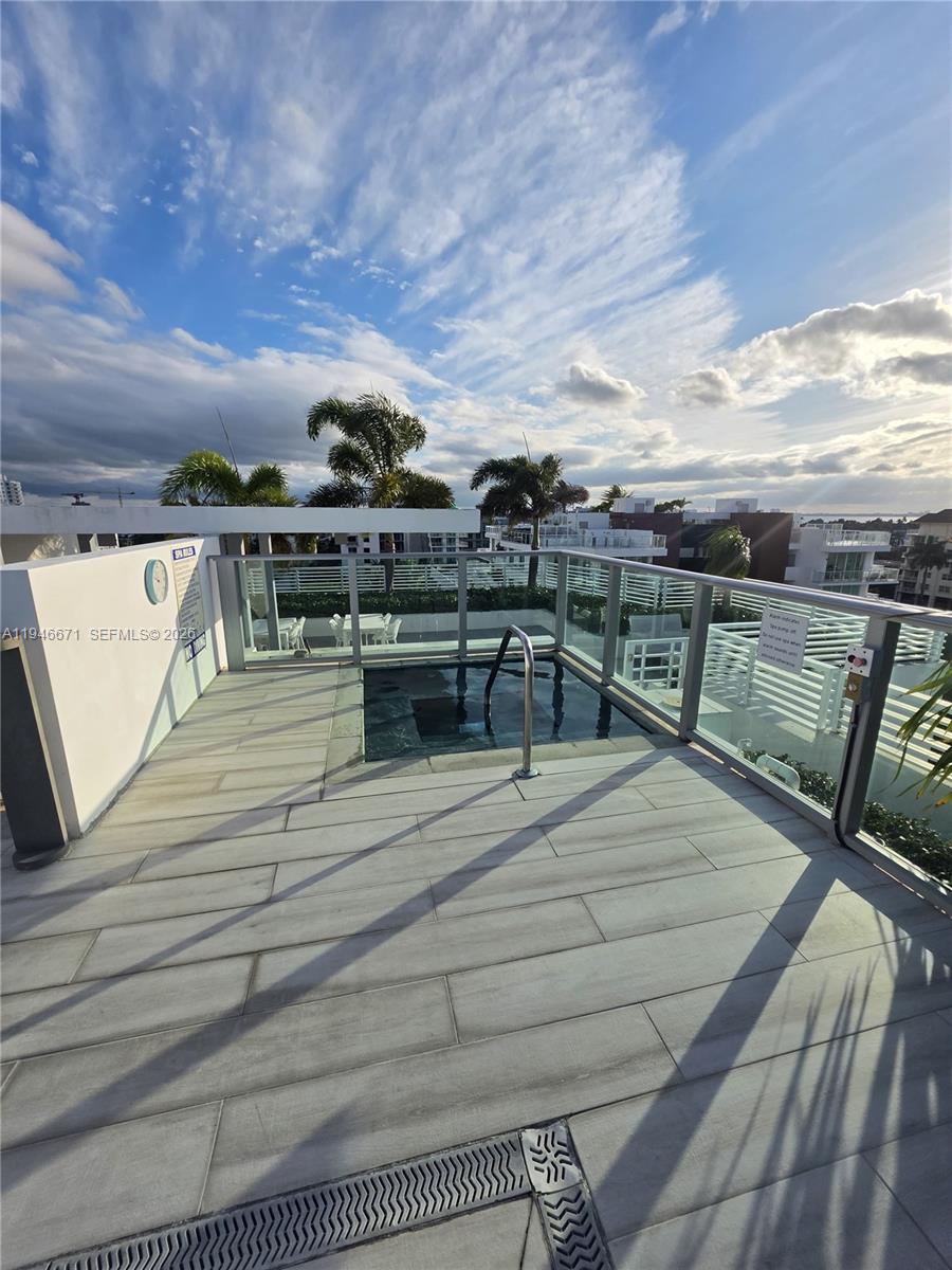 THE PALMS CONDO - Residential