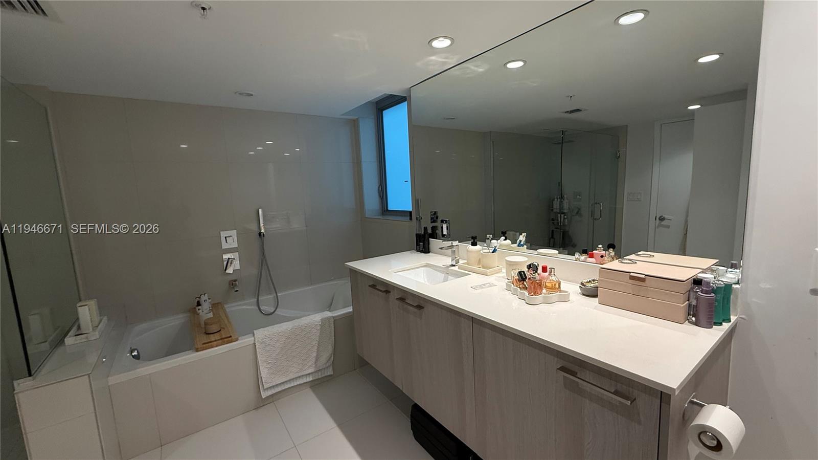 THE PALMS CONDO - Residential