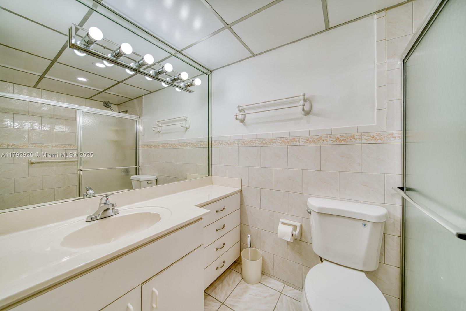 VERSIALLES GARDENS II CON - Residential Lease