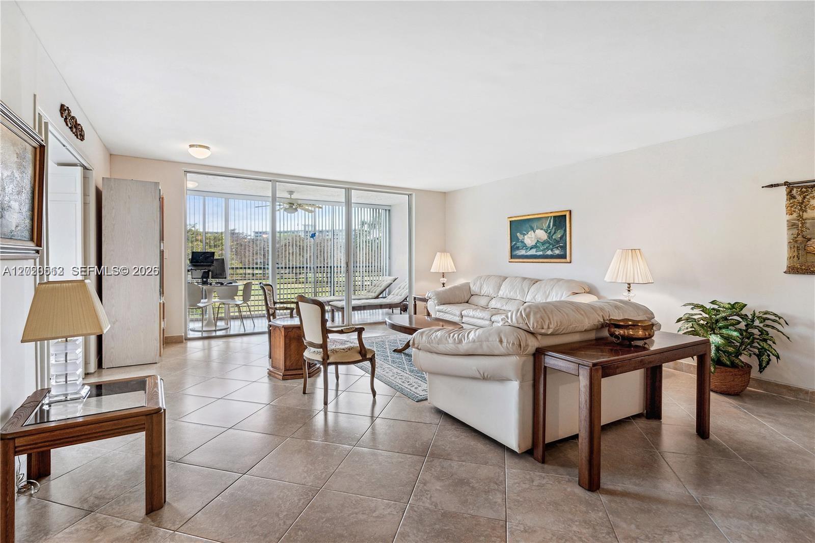 3800 Oaks Clubhouse Dr 307