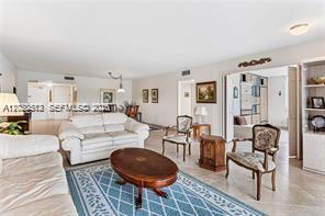 3800 Oaks Clubhouse Dr 307