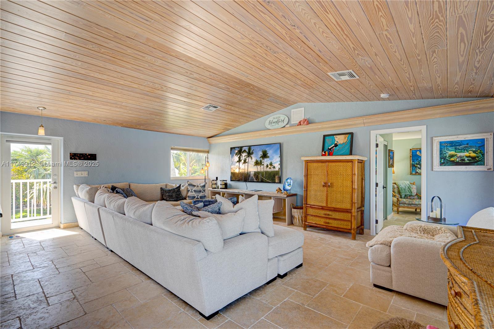 335 CALZADA DE BOUGANVILLEA