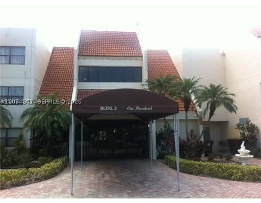 Photo of 100 Lakeview Dr #106, Weston, FL 33326 (MLS # A12094501)