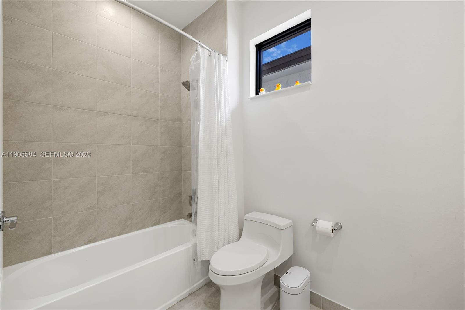 DOWNTOWN DORAL SOUTH PHAS - Residential