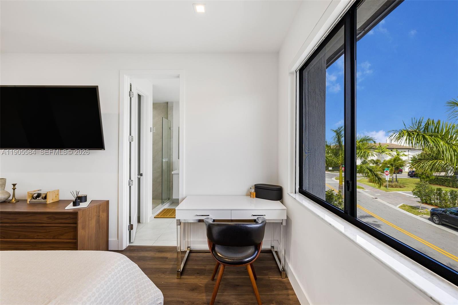 DOWNTOWN DORAL SOUTH PHAS - Residential