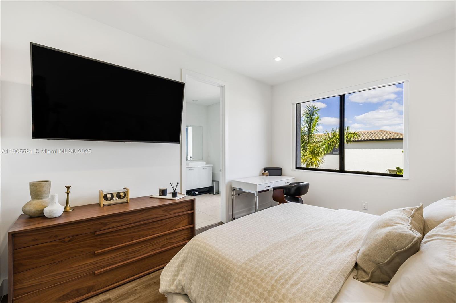 DOWNTOWN DORAL SOUTH PHAS - Residential