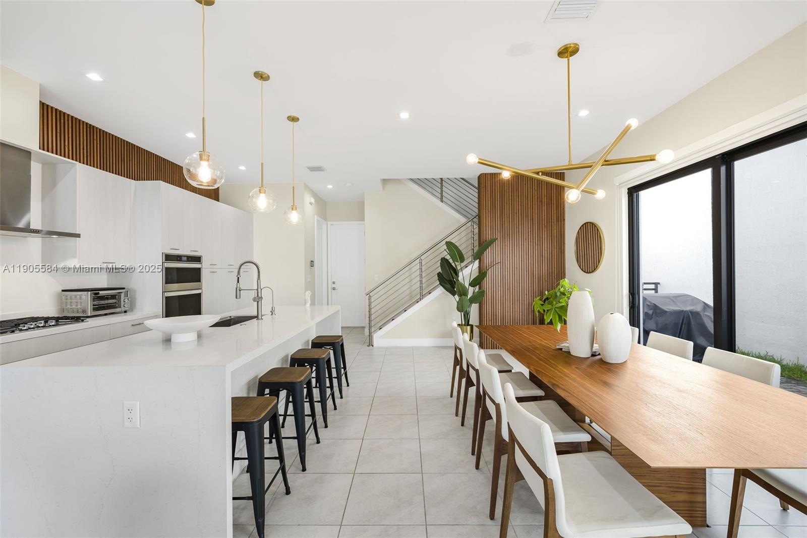 DOWNTOWN DORAL SOUTH PHAS - Residential