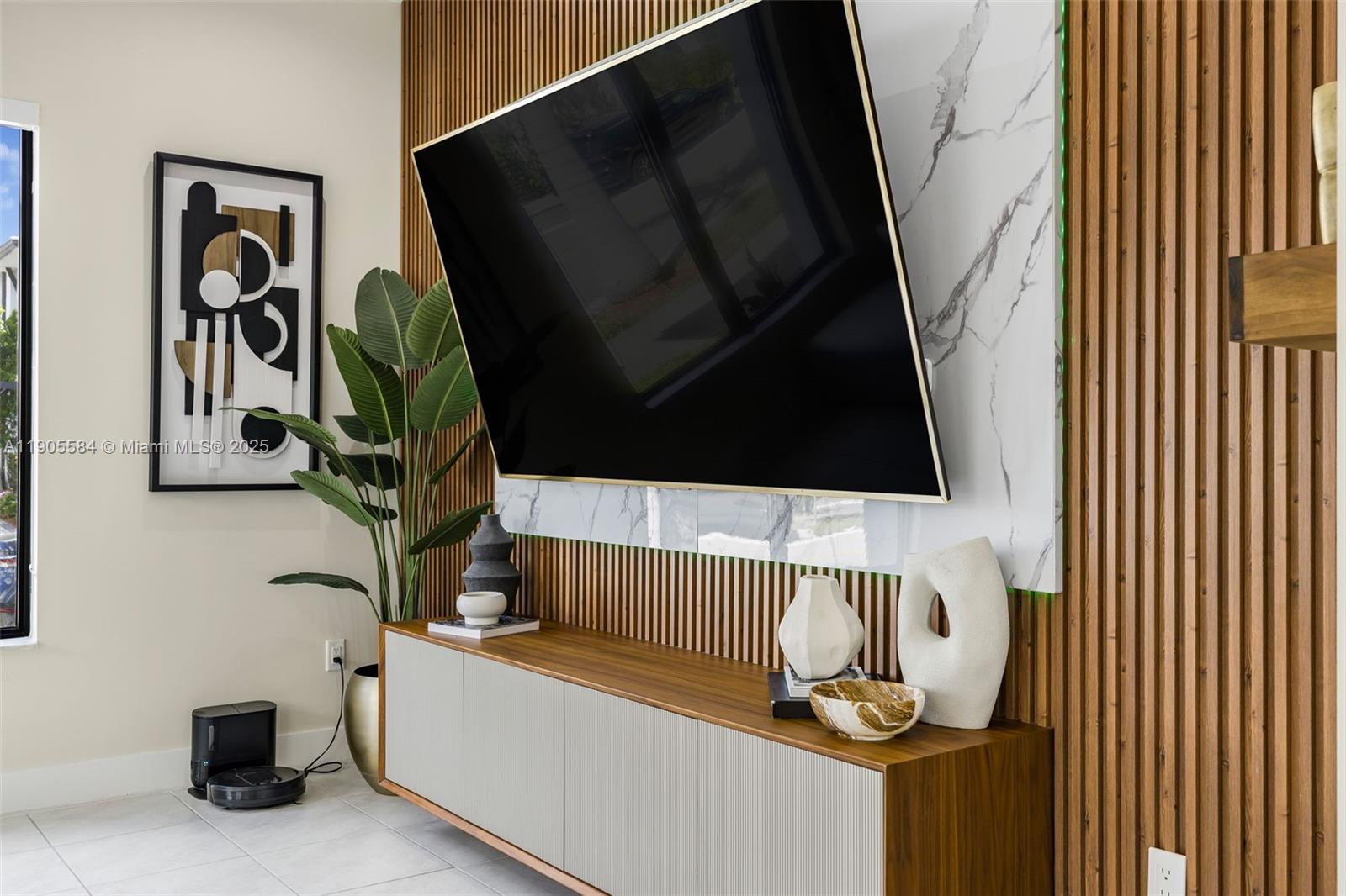 DOWNTOWN DORAL SOUTH PHAS - Residential