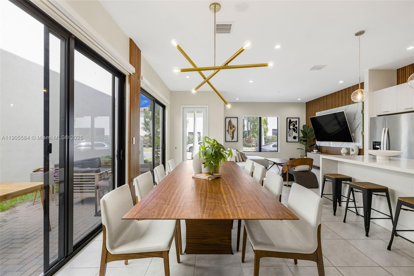 DOWNTOWN DORAL SOUTH PHAS - Residential