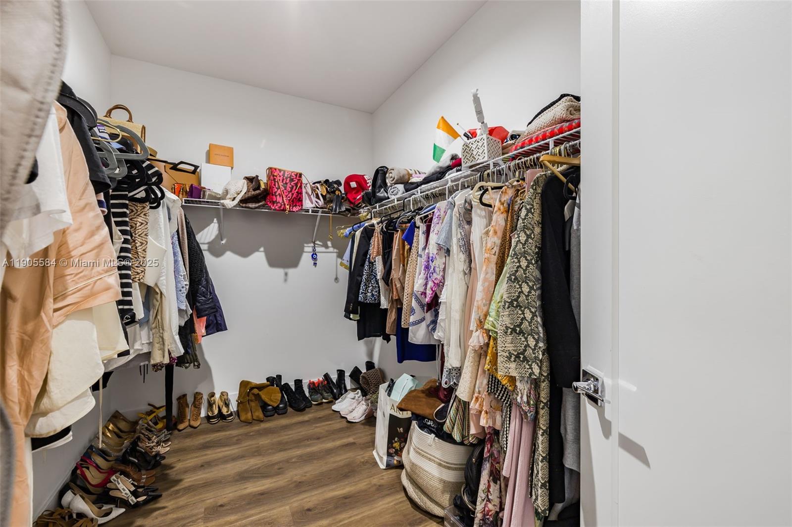 DOWNTOWN DORAL SOUTH PHAS - Residential