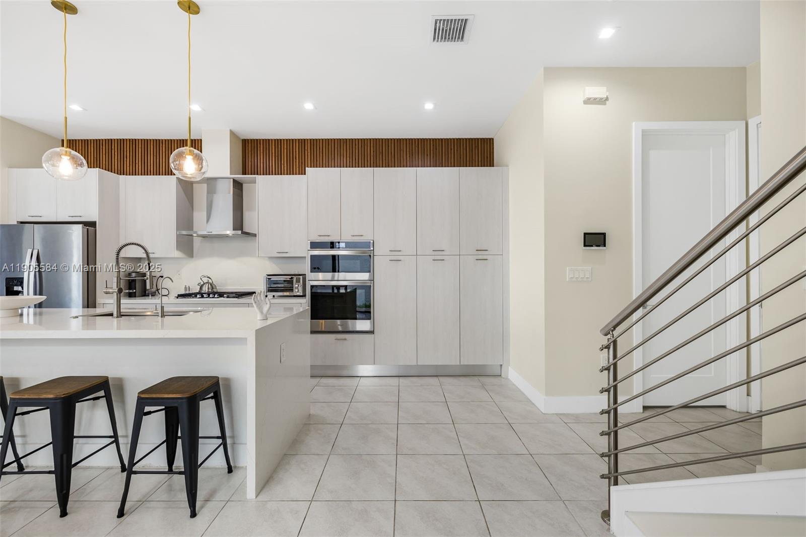 DOWNTOWN DORAL SOUTH PHAS - Residential