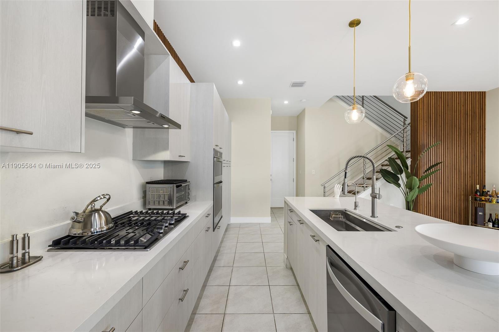 DOWNTOWN DORAL SOUTH PHAS - Residential