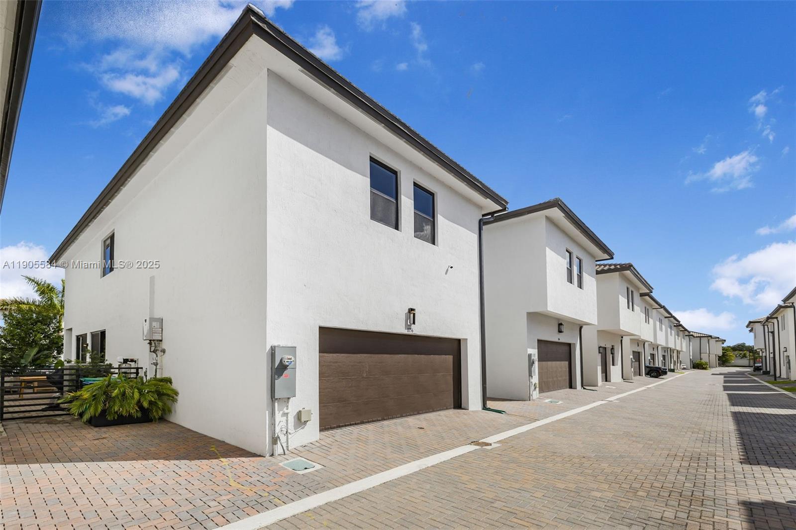 DOWNTOWN DORAL SOUTH PHAS - Residential