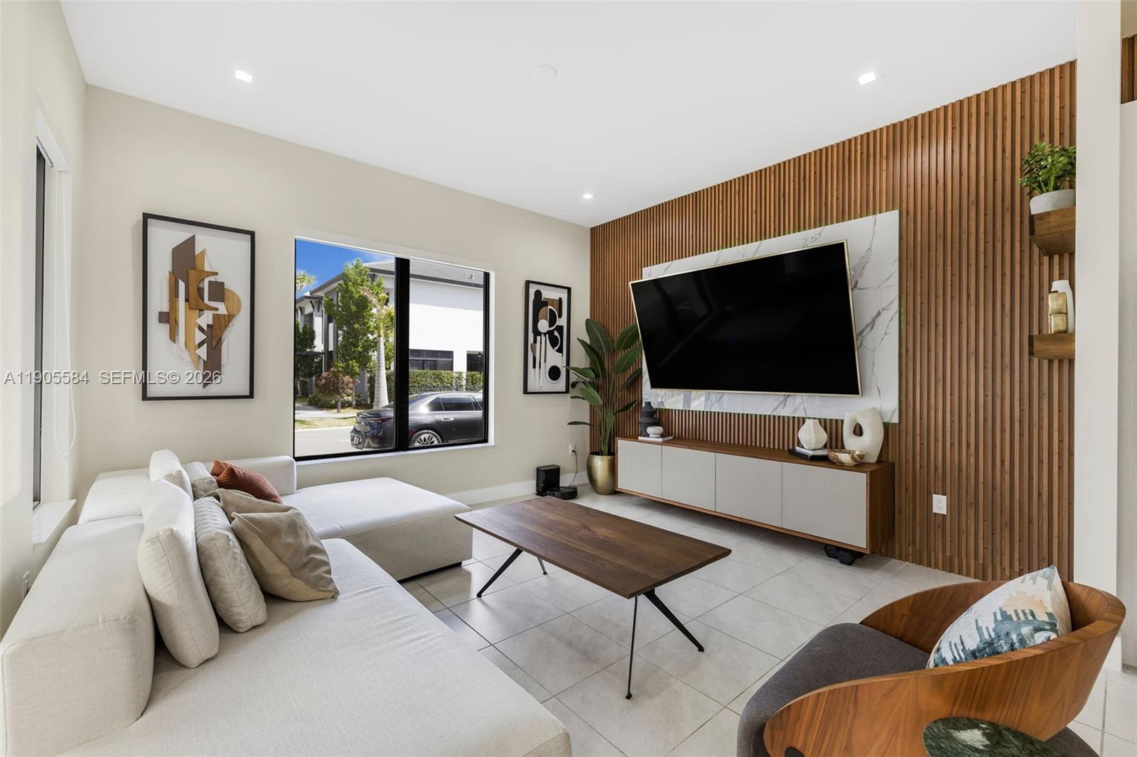 DOWNTOWN DORAL SOUTH PHAS - Residential