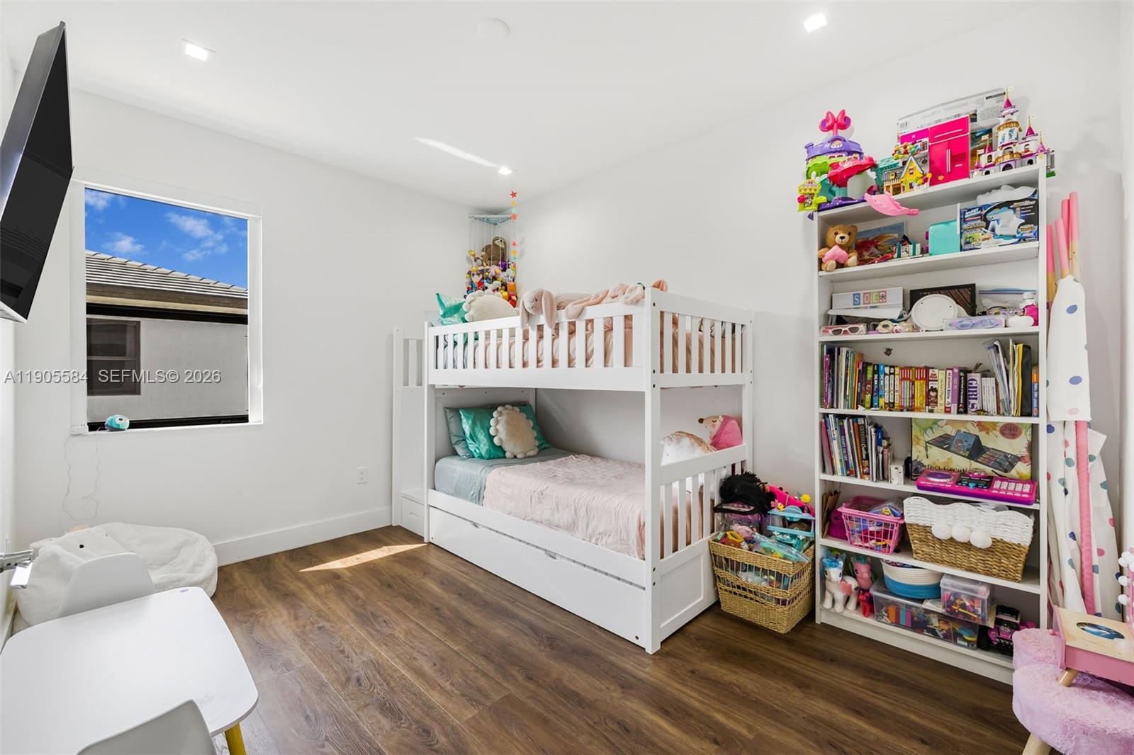 DOWNTOWN DORAL SOUTH PHAS - Residential