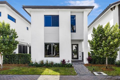 Photo of 8156 NW 43rd St, Doral, FL 33166 (MLS # A11905584) Photo of 8156 NW 43rd St, Doral, FL 33166 (MLS # A11905584)